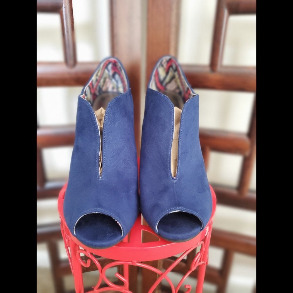 Christian Siriano blue Faux Suede Shoes Heels for payless (Size 8) - Picture 2 of 11